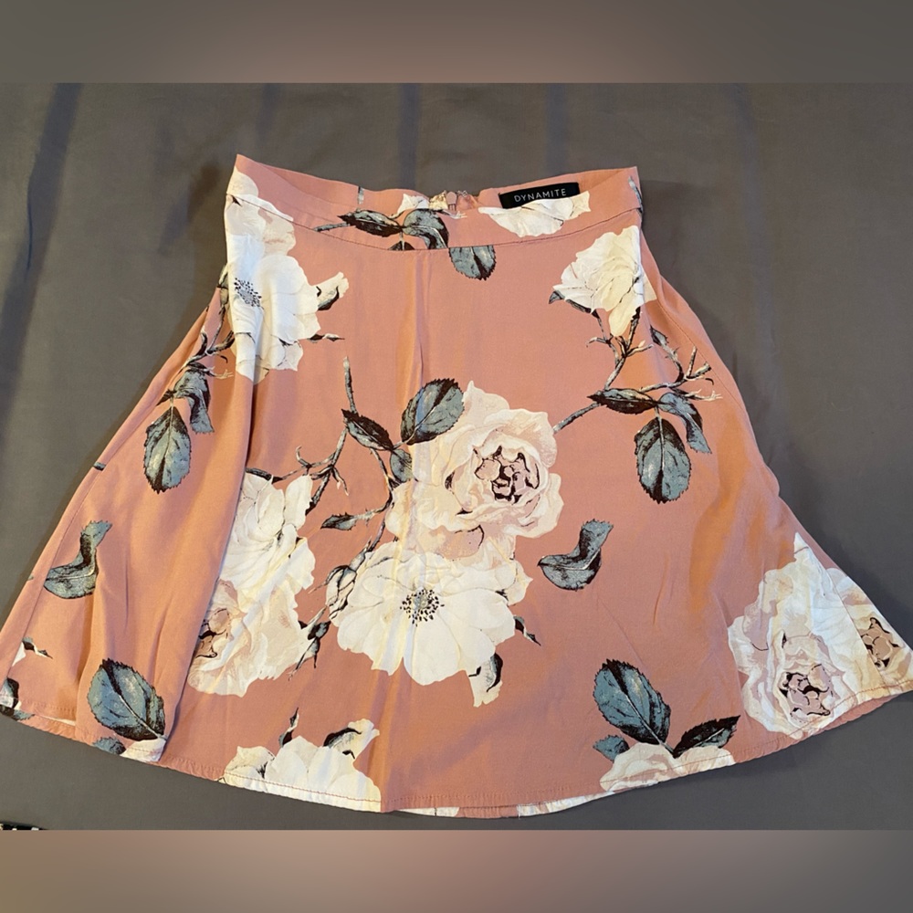 Super cute mini summer skirt!